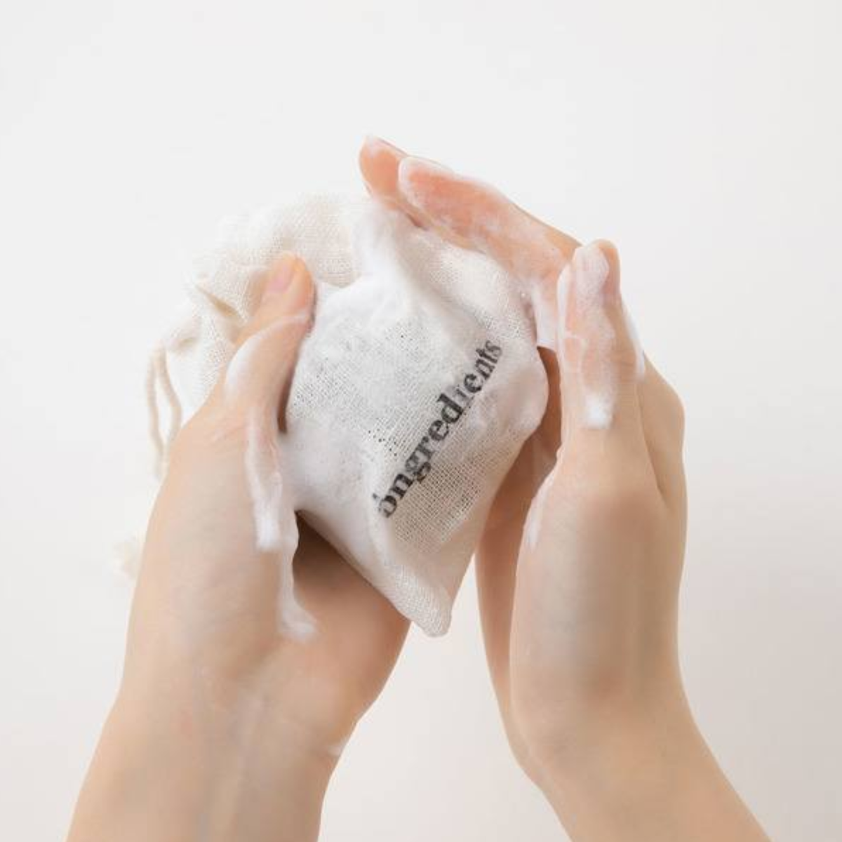 ONGREDIENTS Jeju Green Tea Cleansing Ball