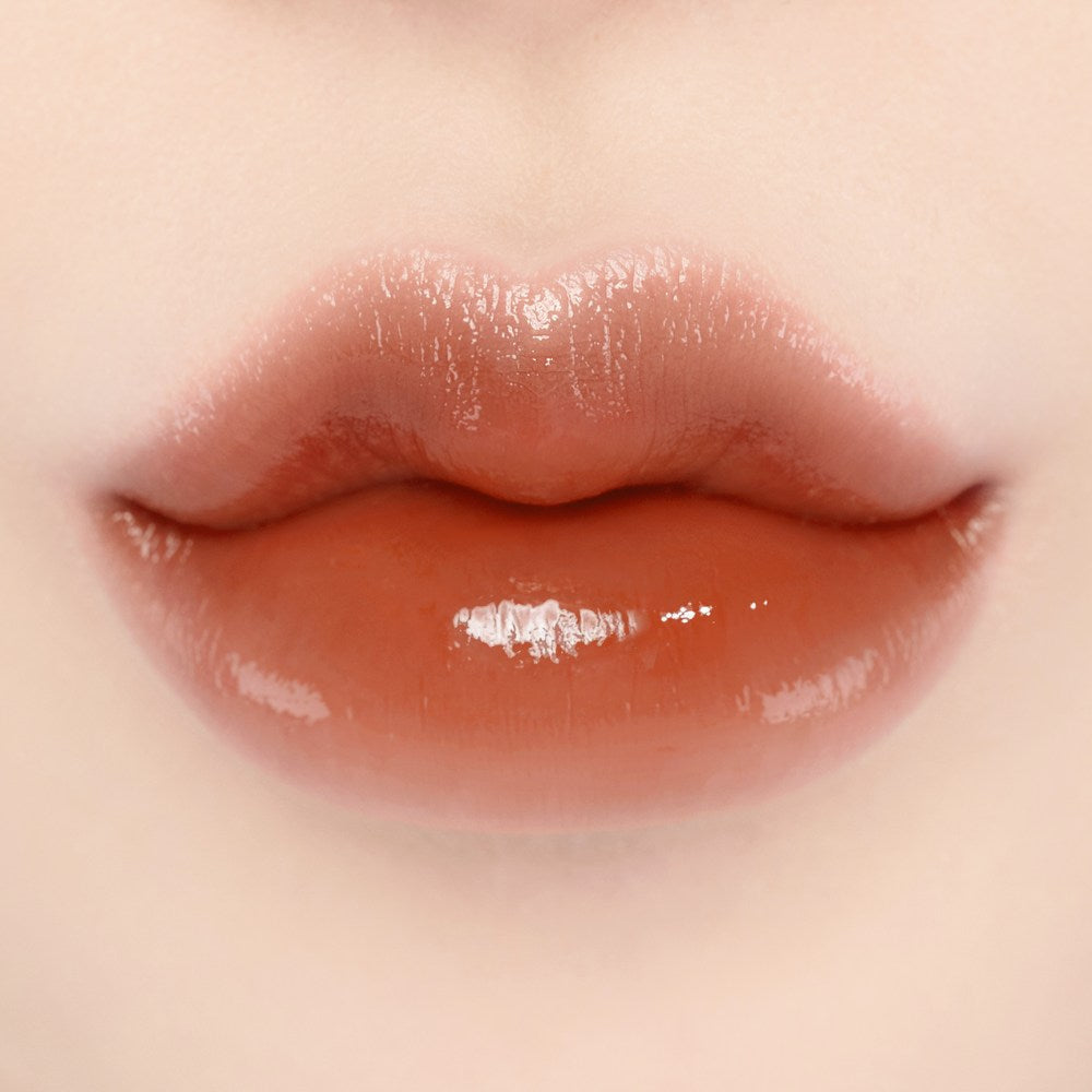 LAKA Bonding Glow Lipstick #209 Near on lips