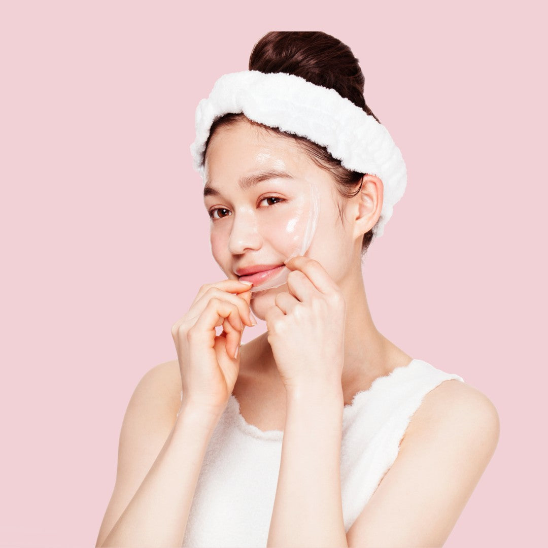 MOMOPURI Fresh Peel Off Pack BCL texture on face