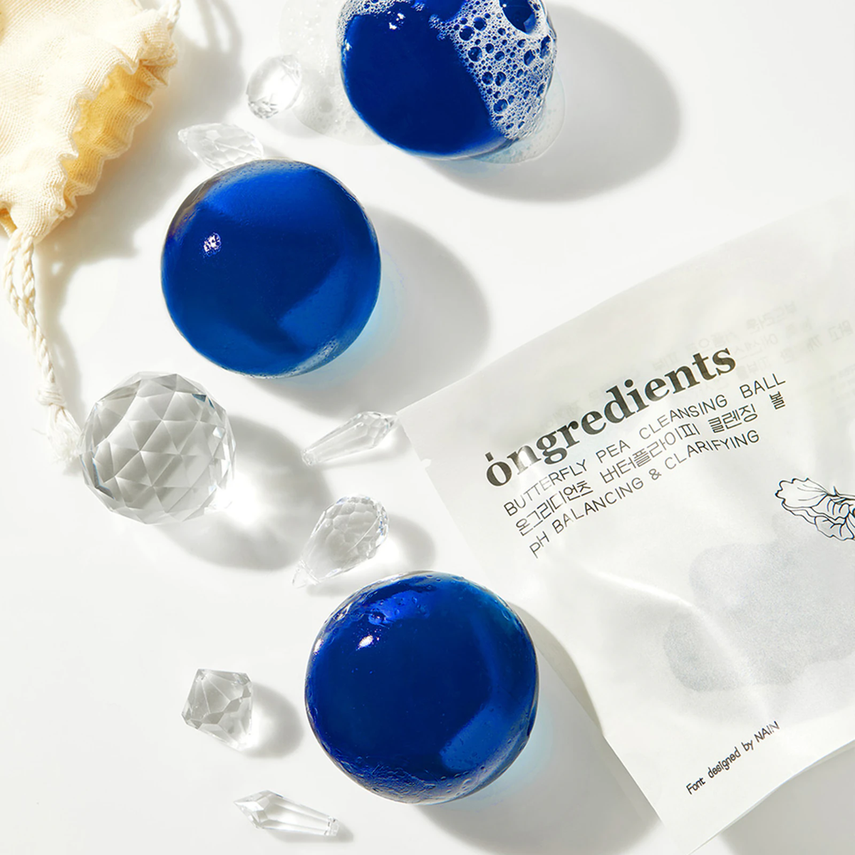 ONGREDIENTS Butterfly Pea Cleansing Ball