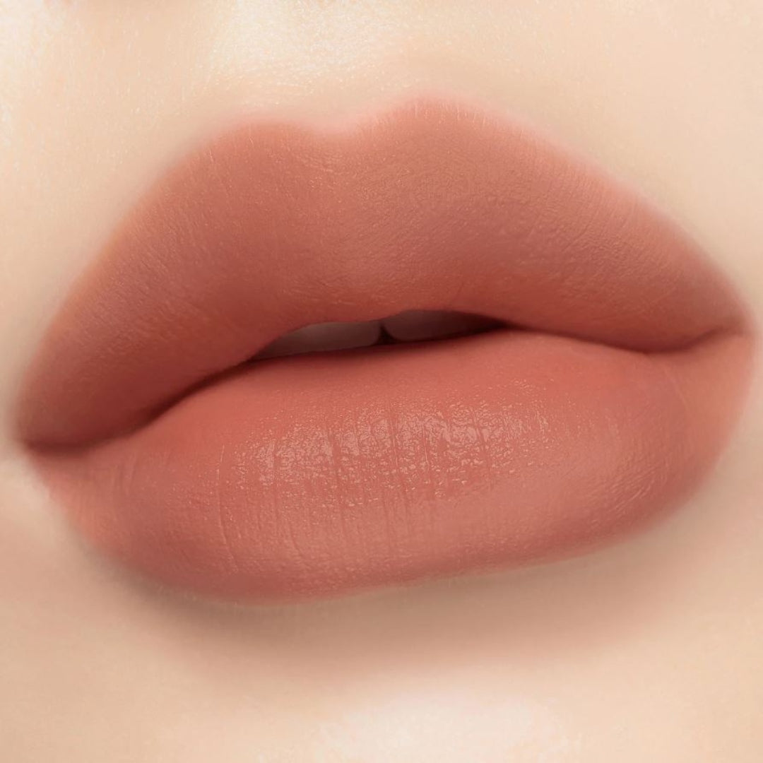 Peripera Ink Velvet 24 Milky Nude shade on the lips