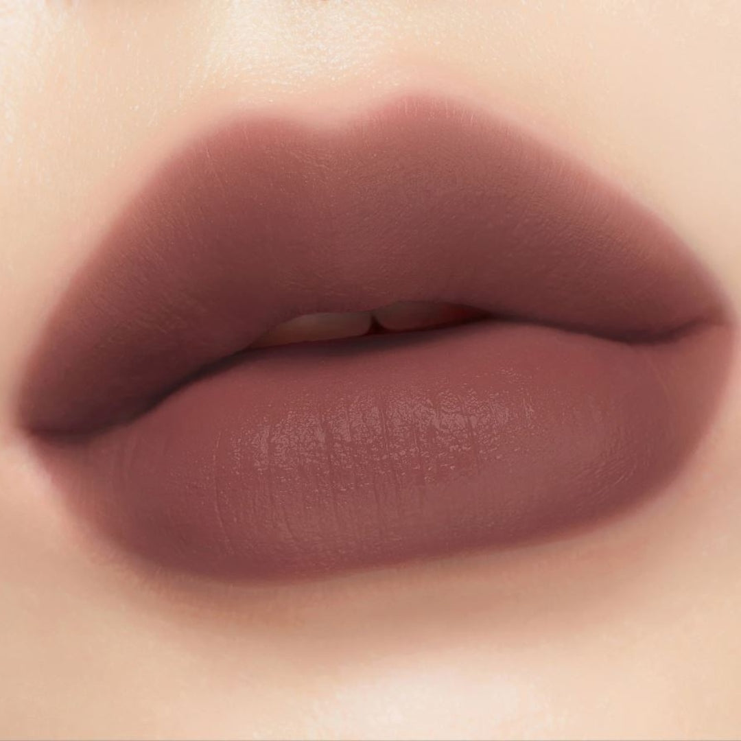 Peripera Ink Velvet 29 Cocoa Nude on the lips